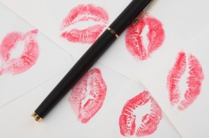 sheet-of-paper--lips--love-message--letter_3293247